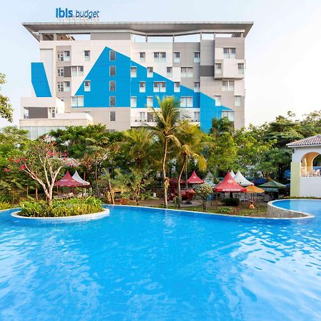 Ibis Budget Cikarang Festival Bekasi Buitenkant foto