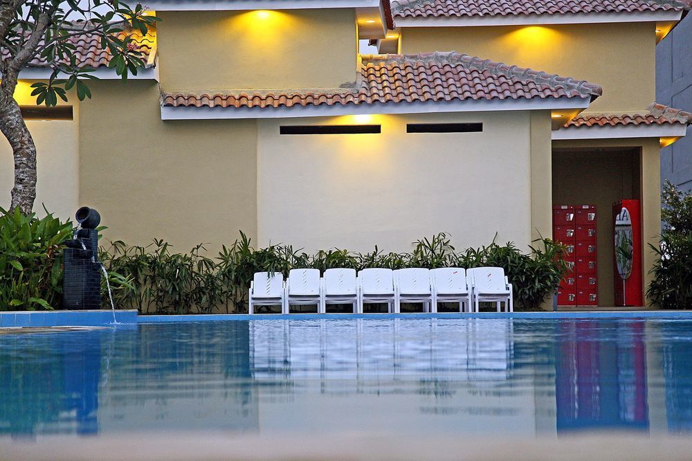 Ibis Budget Cikarang Festival Bekasi Buitenkant foto