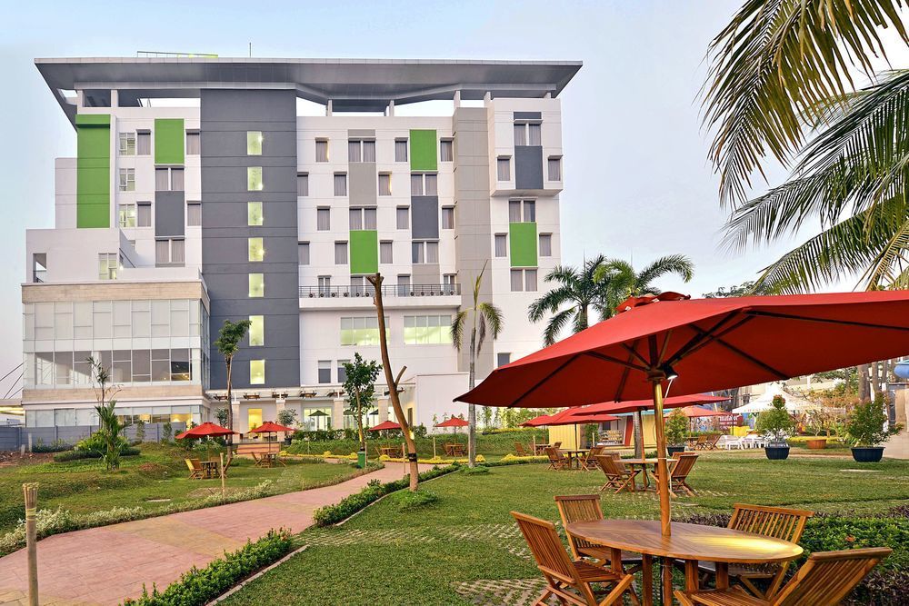Ibis Budget Cikarang Festival Bekasi Buitenkant foto