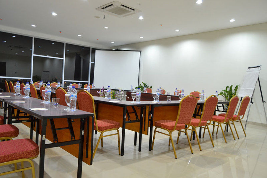 Ibis Budget Cikarang Festival Bekasi Buitenkant foto
