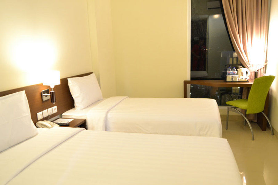 Ibis Budget Cikarang Festival Bekasi Buitenkant foto