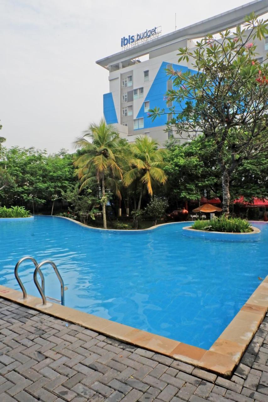 Ibis Budget Cikarang Festival Bekasi Buitenkant foto